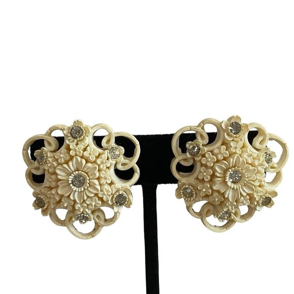 Carved Celluloid Necklace & Earring Set White Flowers Rhinestones 16" Screwbacks - Picture 2 of 16